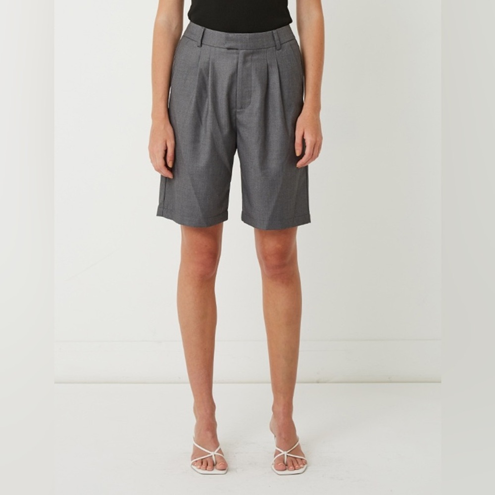 NWT Friend of Audrey Carter Pleated Bermuda Shorts US 10 / Australian 14